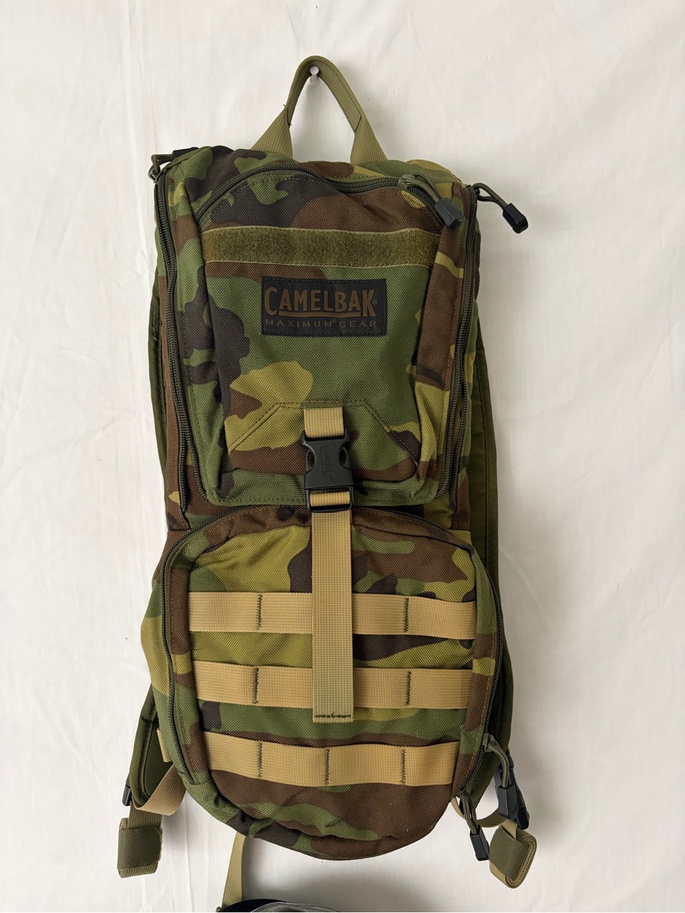 CamelBak Maximum Gear Camo Hydration Pack Backpack (F183) - Picture 3 of 16